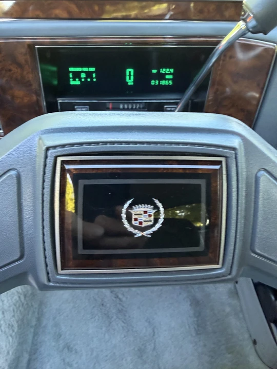 1992 Cadillac Brougham - Image 26 of 31