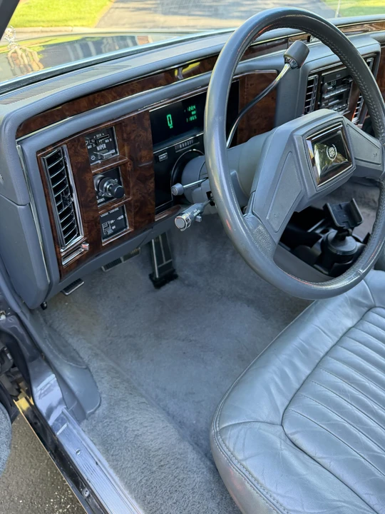 1992 Cadillac Brougham - Image 24 of 31