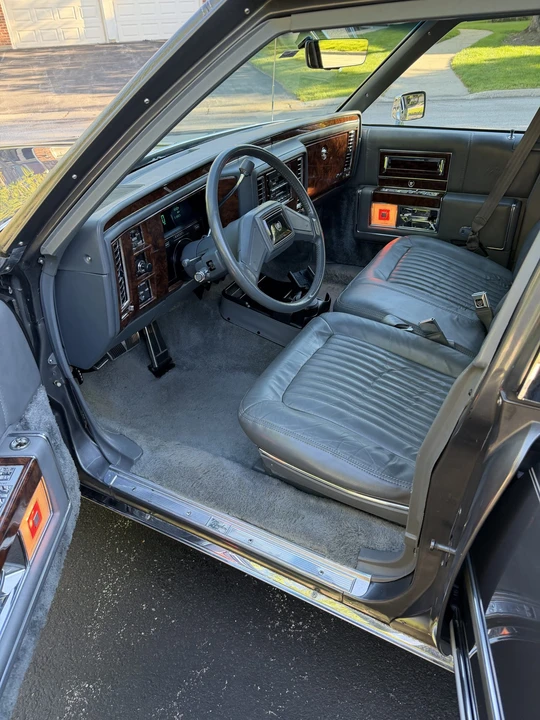 1992 Cadillac Brougham - Image 23 of 31
