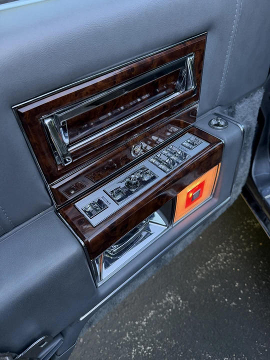 1992 Cadillac Brougham - Image 22 of 31