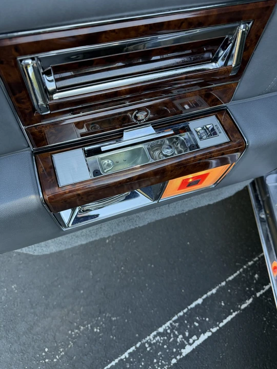 1992 Cadillac Brougham - Image 21 of 31