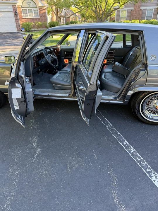 1992 Cadillac Brougham - Image 20 of 31