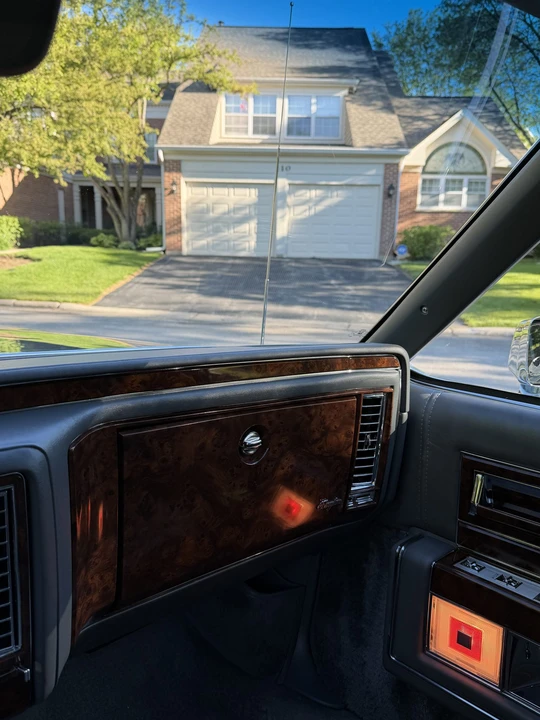 1992 Cadillac Brougham - Image 29 of 31