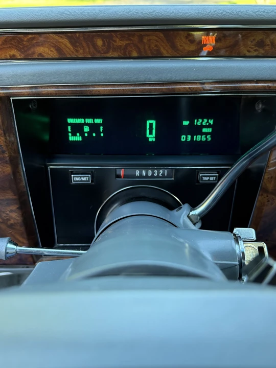 1992 Cadillac Brougham - Image 27 of 31
