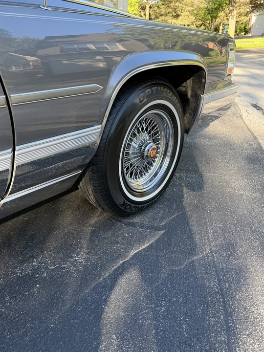 1992 Cadillac Brougham - Image 15 of 31