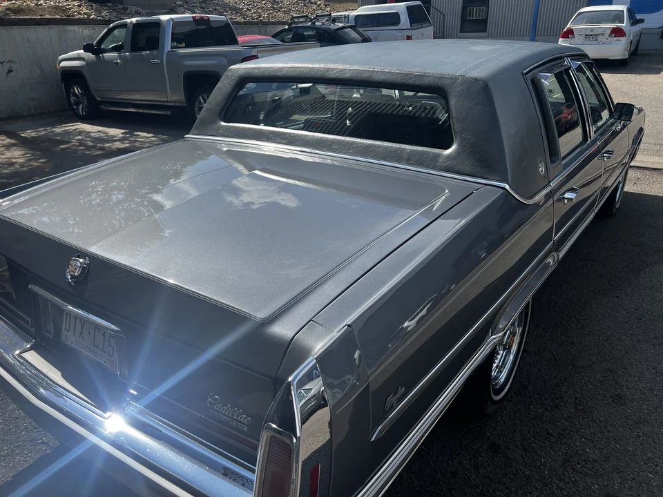 1992 Cadillac Brougham - Image 10 of 31