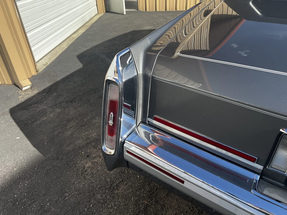 1992 Cadillac Brougham - Image 23 of 31