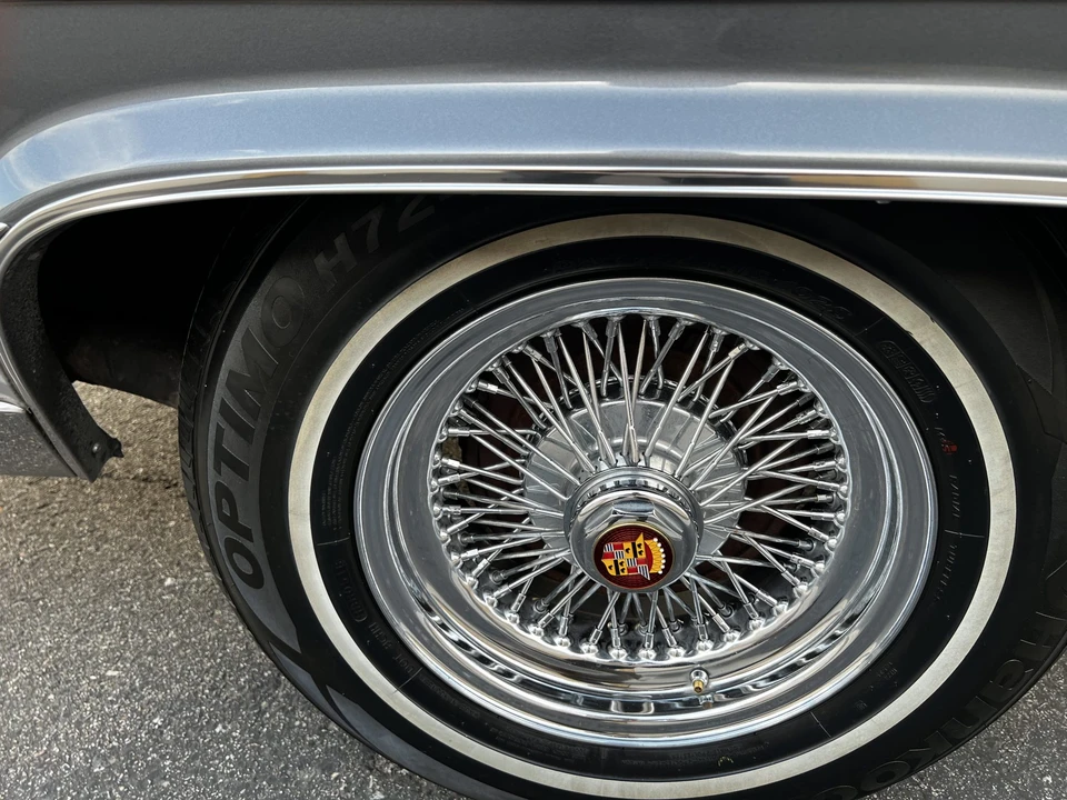 1992 Cadillac Brougham - Image 30 of 31