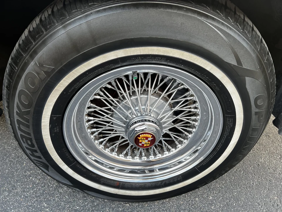 1992 Cadillac Brougham - Image 28 of 31