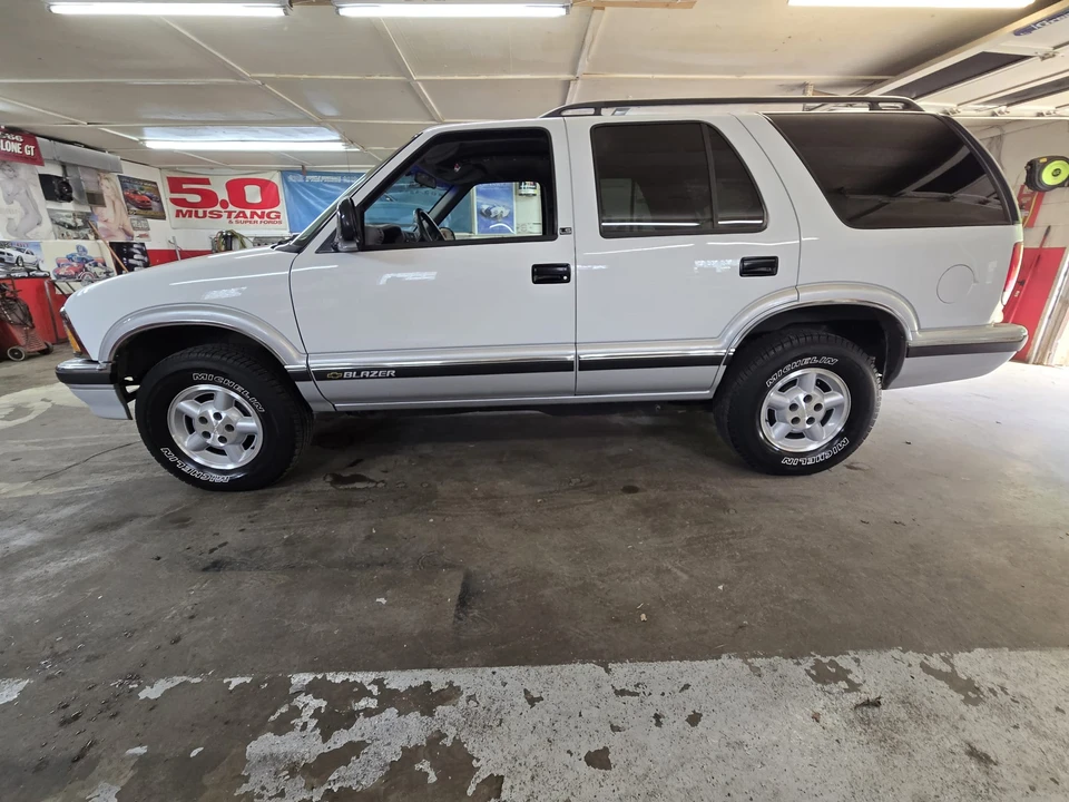 1996 Chevrolet S-10 Blazer 2nd Gen - Image 19 of 31