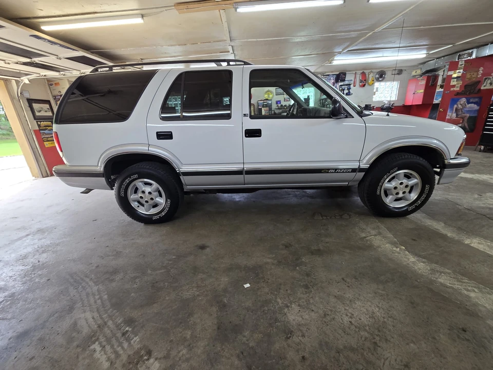 1996 Chevrolet S-10 Blazer 2nd Gen - Image 14 of 31