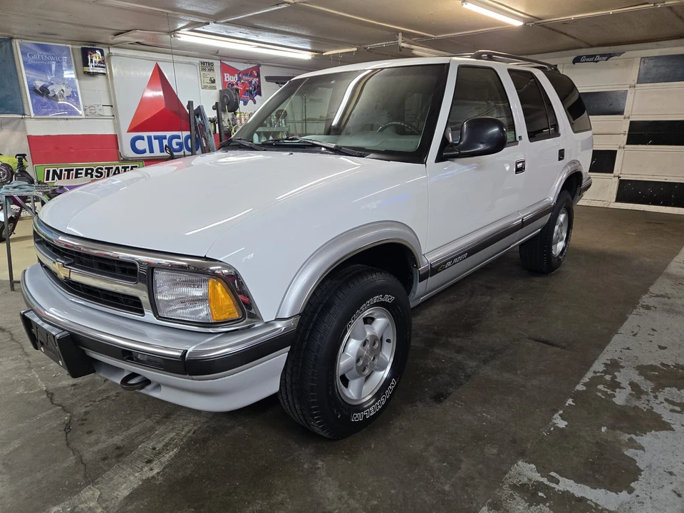 1996 Chevrolet S-10 Blazer 2nd Gen - Image 9 of 31