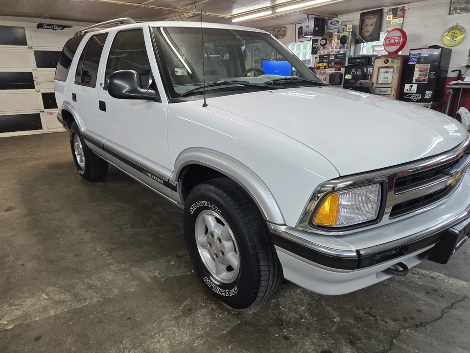 1996 Chevrolet S-10 Blazer 2nd Gen - Image 12 of 31