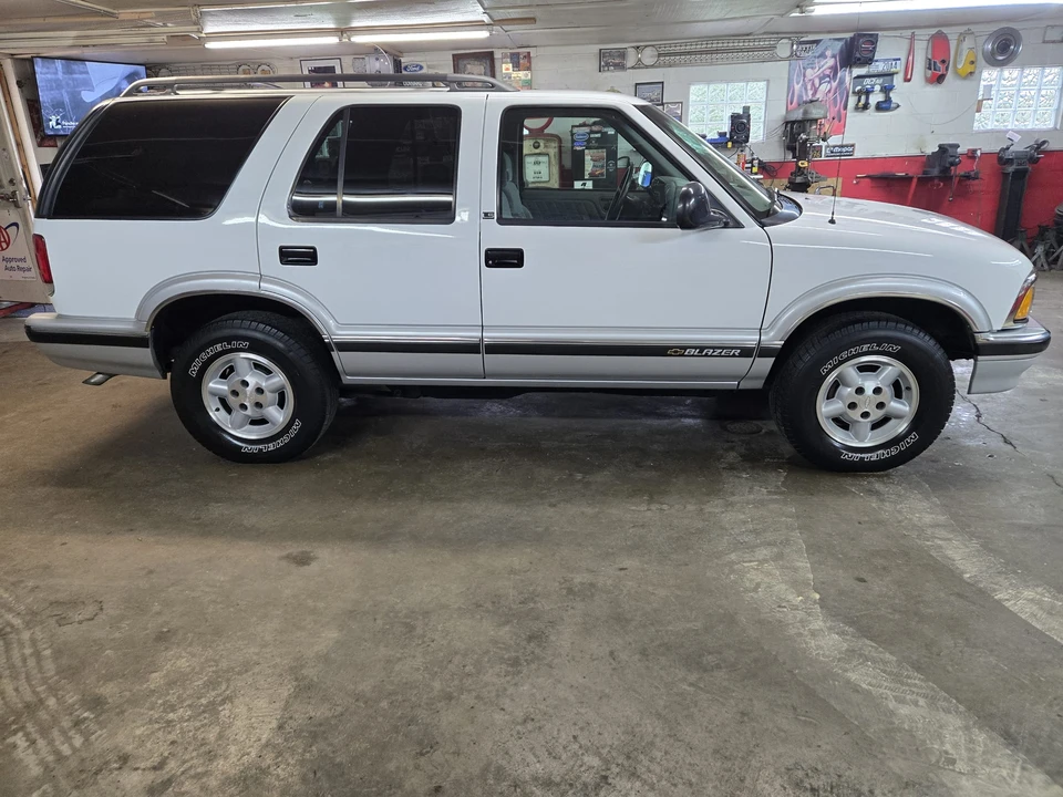 1996 Chevrolet S-10 Blazer 2nd Gen - Image 13 of 31