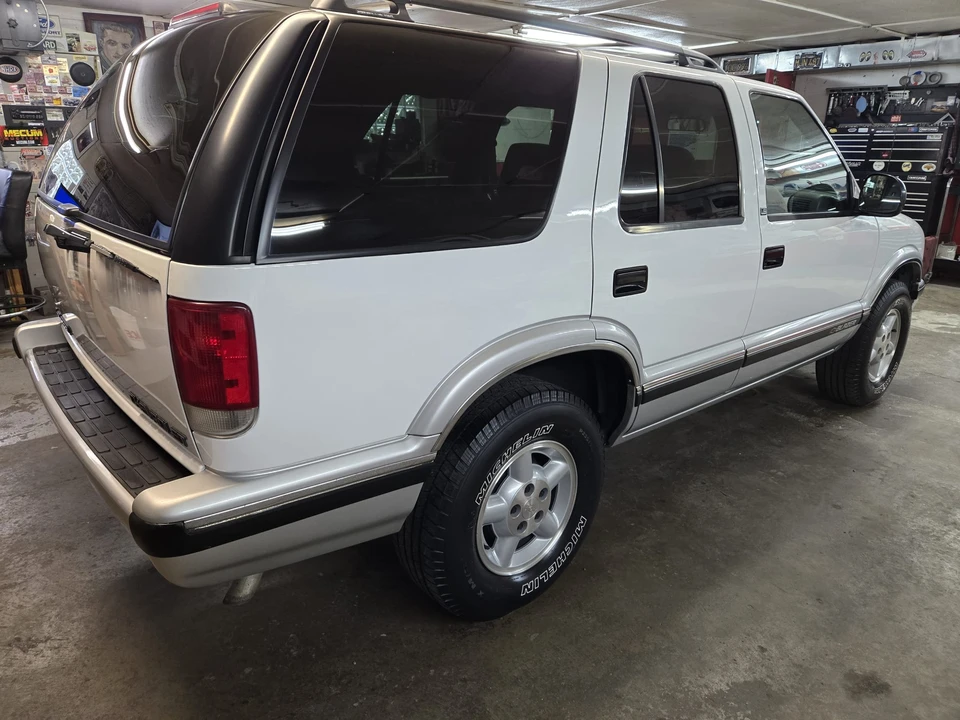 1996 Chevrolet S-10 Blazer 2nd Gen - Image 15 of 31