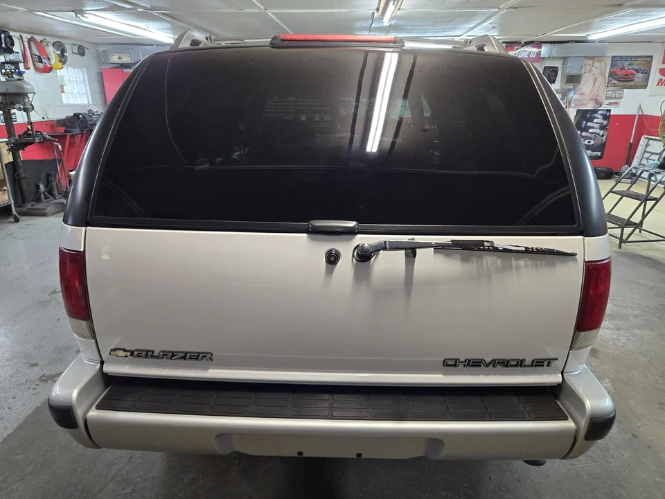 1996 Chevrolet S-10 Blazer 2nd Gen - Image 17 of 31
