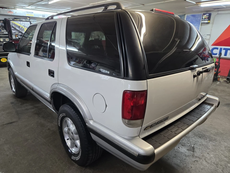 1996 Chevrolet S-10 Blazer 2nd Gen - Image 18 of 31