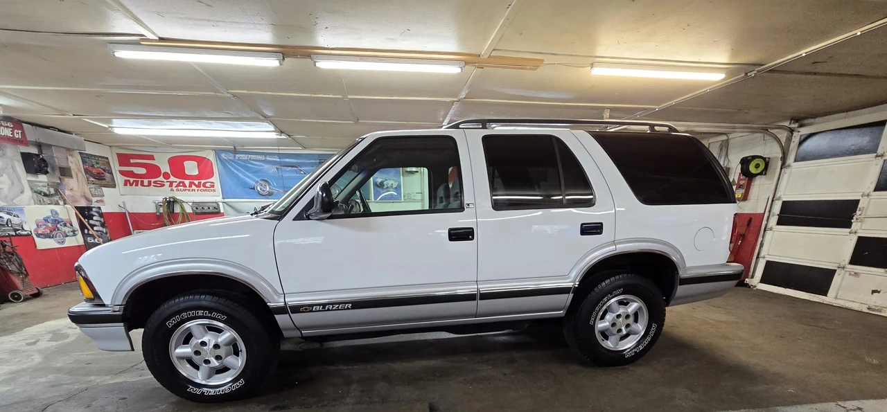1996 Chevrolet S-10 Blazer 2nd Gen - Image 20 of 31