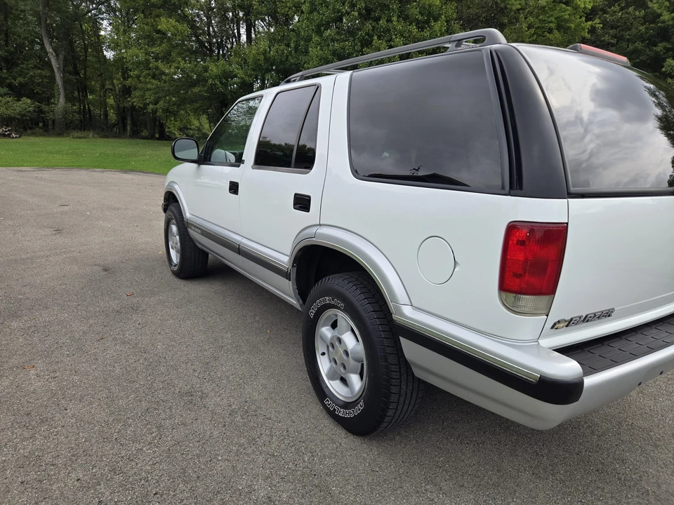 1996 Chevrolet S-10 Blazer 2nd Gen - Image 24 of 31