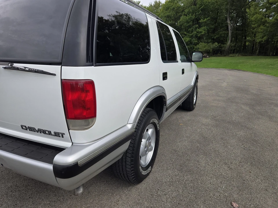 1996 Chevrolet S-10 Blazer 2nd Gen - Image 25 of 31