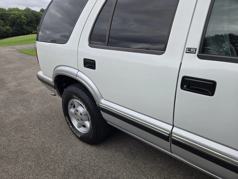 1996 Chevrolet S-10 Blazer 2nd Gen - Image 23 of 31