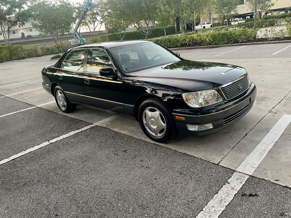 1999 Lexus LS 2nd Gen - Image 19 of 31