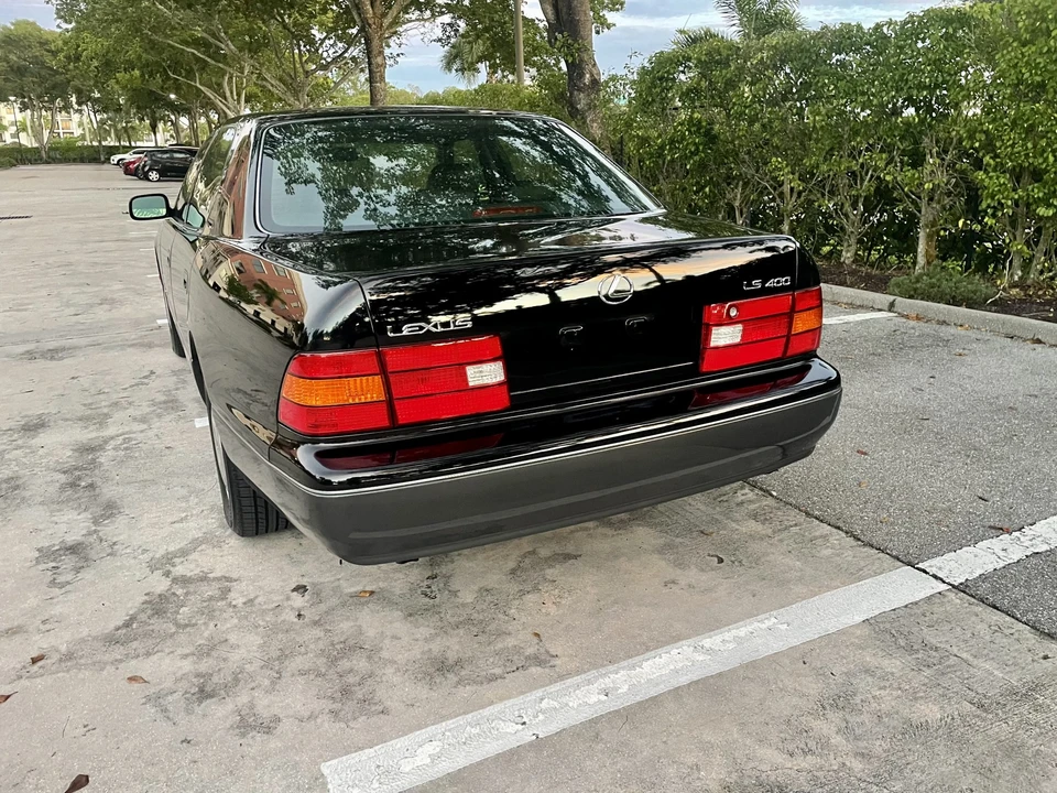 1999 Lexus LS 2nd Gen - Image 11 of 31