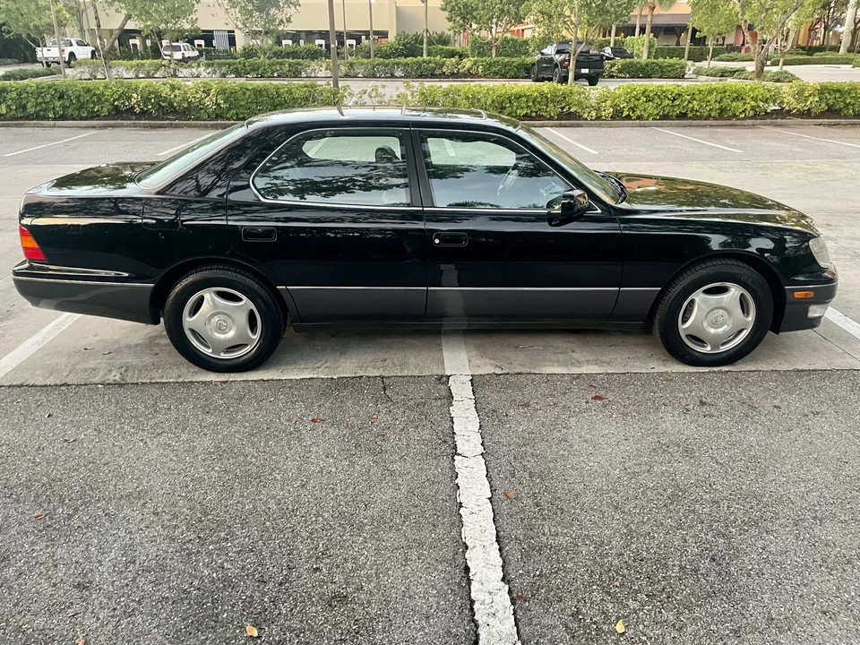 1999 Lexus LS 2nd Gen - Image 17 of 31
