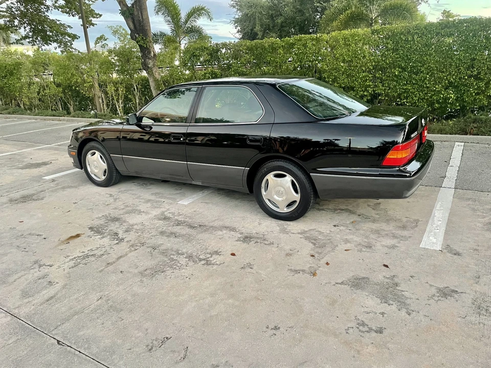 1999 Lexus LS 2nd Gen - Image 9 of 31
