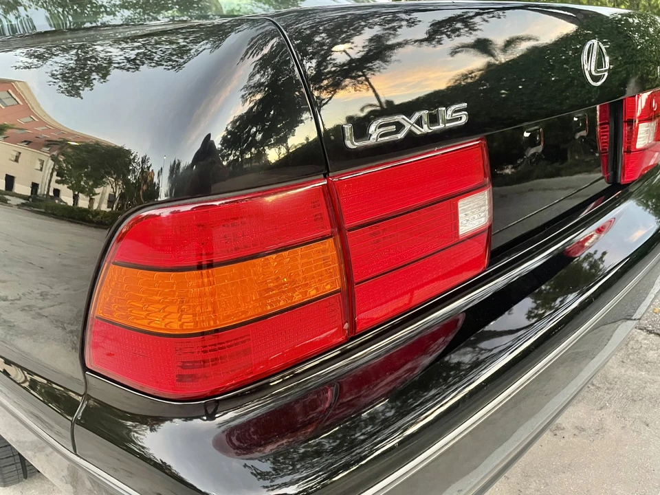 1999 Lexus LS 2nd Gen - Image 28 of 31