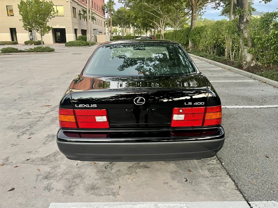 1999 Lexus LS 2nd Gen - Image 12 of 31