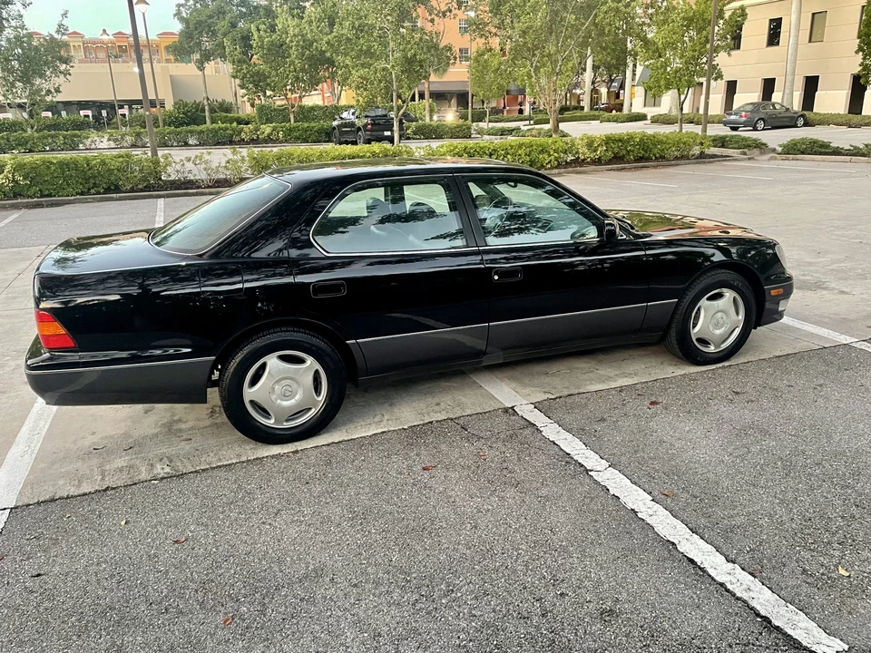 1999 Lexus LS 2nd Gen - Image 16 of 31