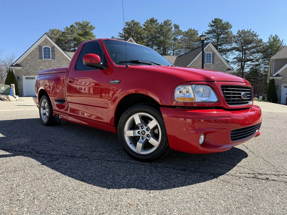 2001 Ford F-150 SVT Lightning 10th Gen - Image 10 of 31
