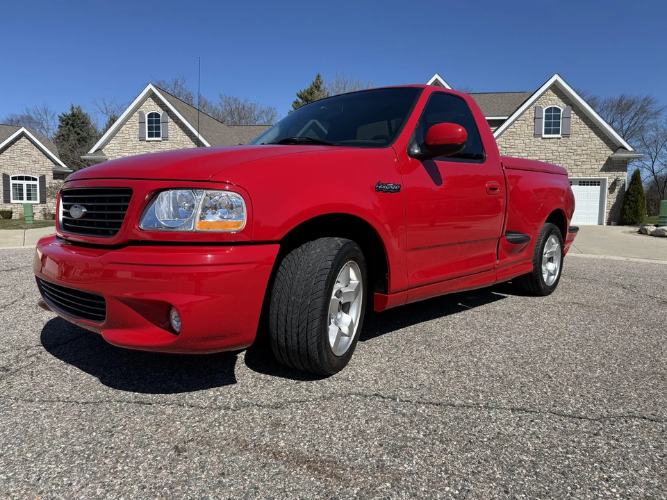 2001 Ford F-150 SVT Lightning 10th Gen - Image 7 of 31