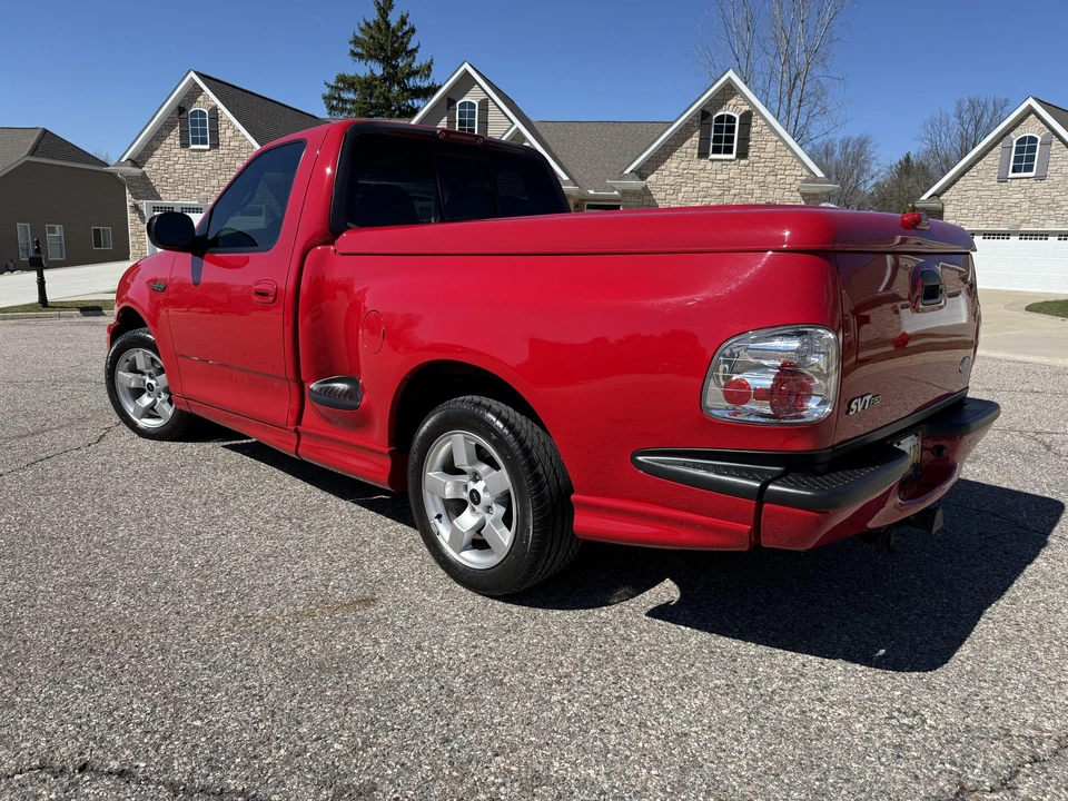 2001 Ford F-150 SVT Lightning 10th Gen - Image 5 of 31