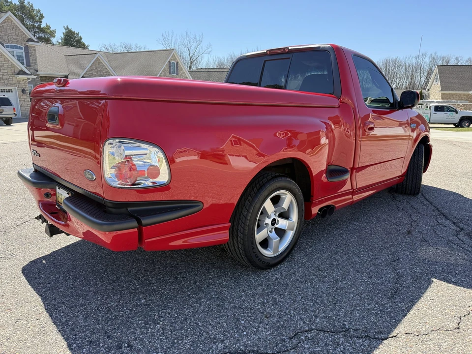 2001 Ford F-150 SVT Lightning 10th Gen - Image 3 of 31