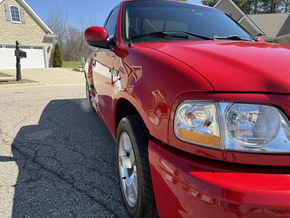 2001 Ford F-150 SVT Lightning 10th Gen - Image 17 of 31