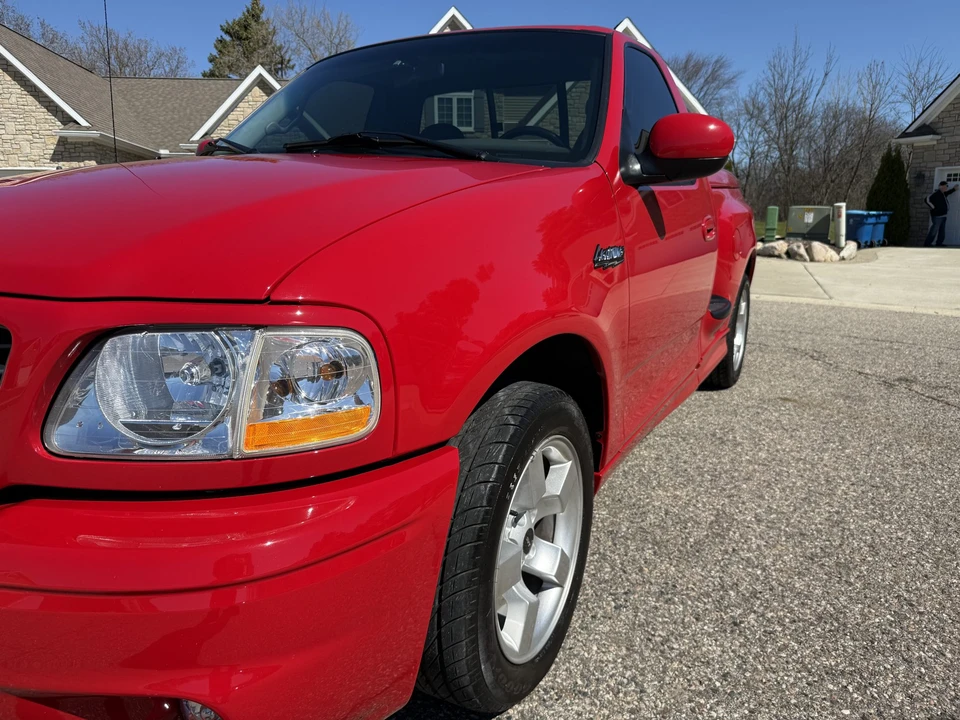 2001 Ford F-150 SVT Lightning 10th Gen - Image 16 of 31