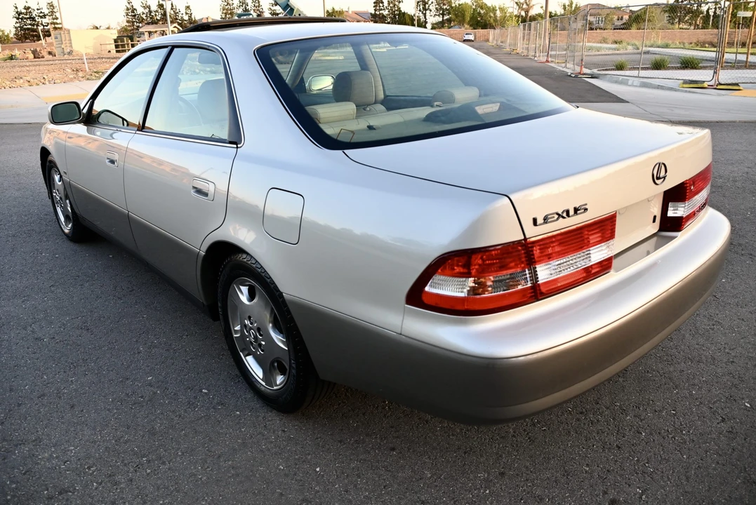 2001 Lexus ES 3rd Gen - Image 8 of 31
