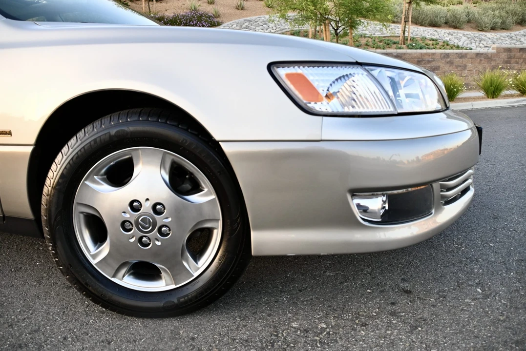 2001 Lexus ES 3rd Gen - Image 17 of 31