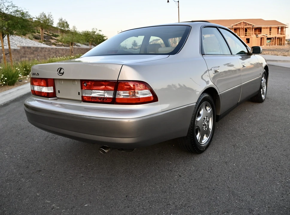 2001 Lexus ES 3rd Gen - Image 12 of 31