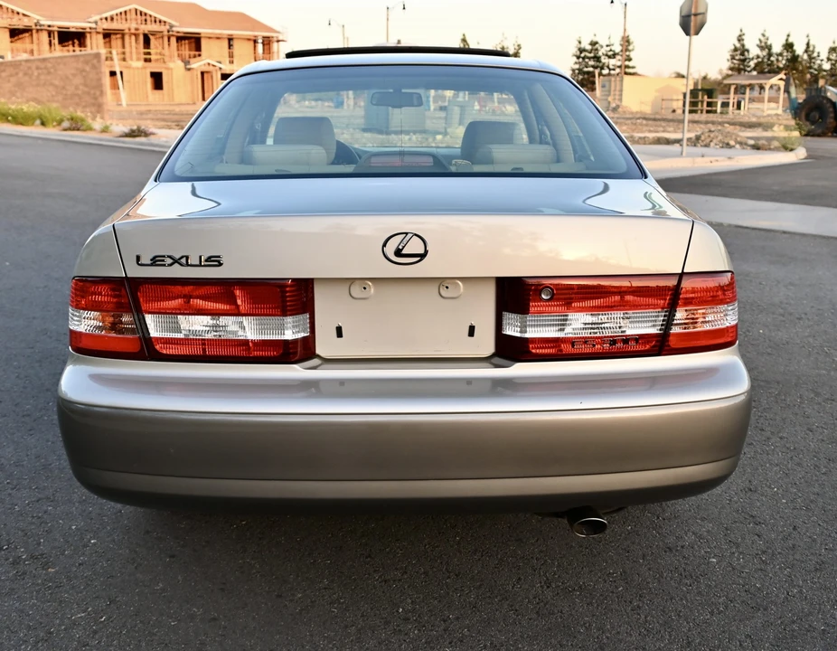 2001 Lexus ES 3rd Gen - Image 10 of 31