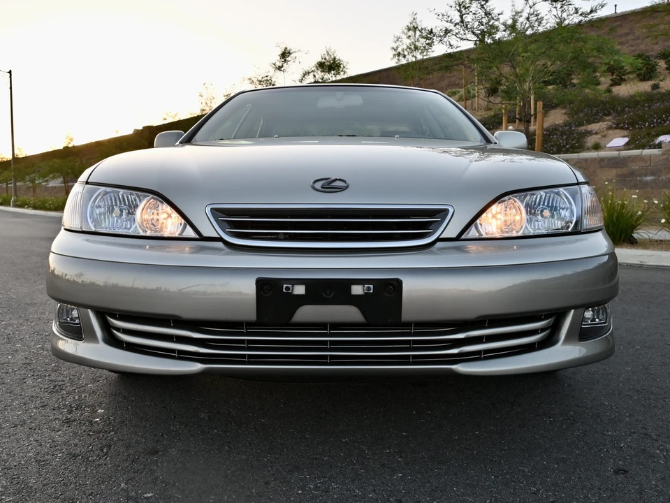 2001 Lexus ES 3rd Gen - Image 3 of 31