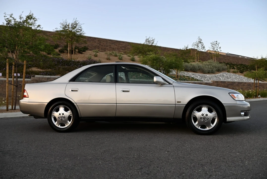 2001 Lexus ES 3rd Gen - Image 13 of 31