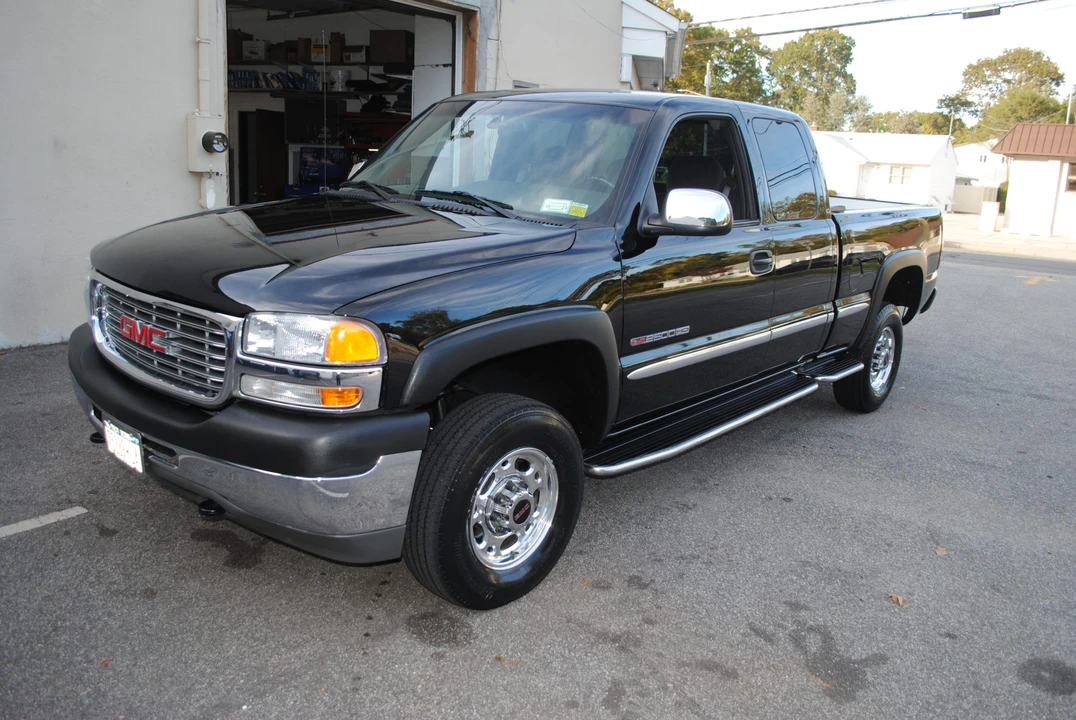 2002 GMC Sierra Heavy Duty 2nd Gen - Image 2 of 31