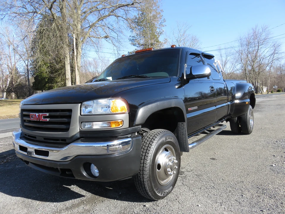2003 GMC Sierra Heavy Duty 2nd Gen - Image 2 of 31
