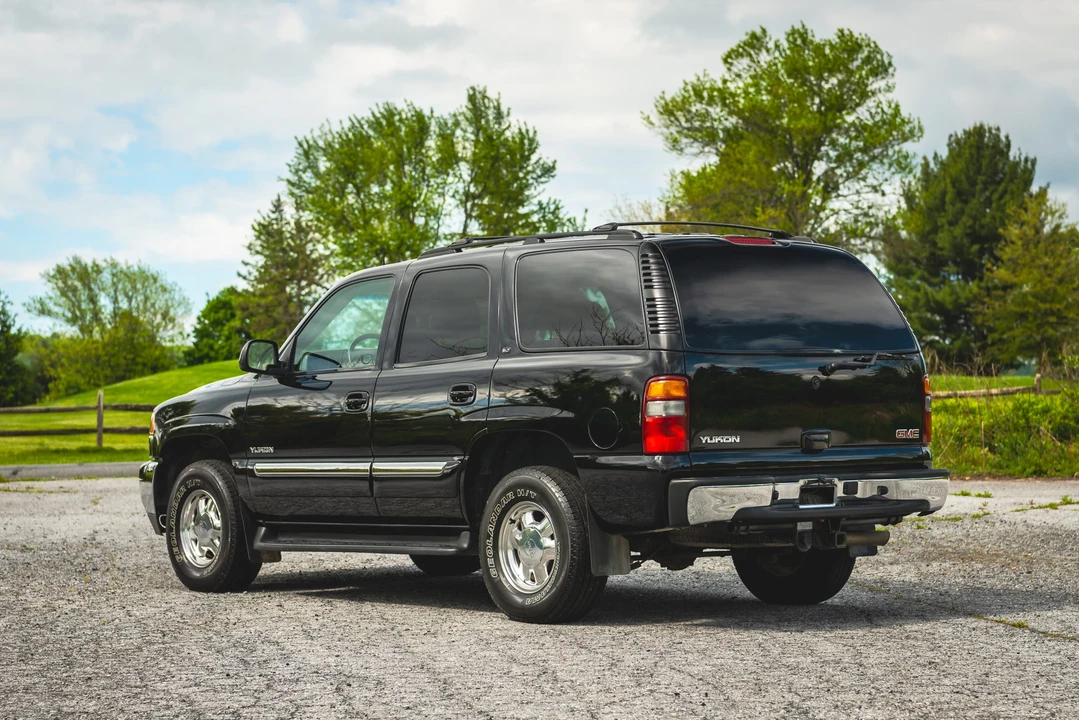 2003 GMC Yukon 2nd Gen - Image 19 of 31