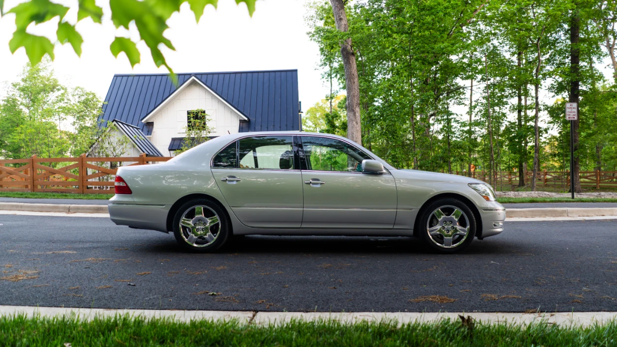 2004 Lexus LS 3rd Gen - Image 9 of 31