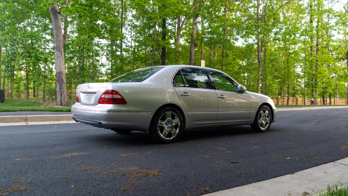 2004 Lexus LS 3rd Gen - Image 10 of 31