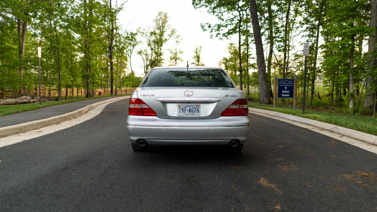2004 Lexus LS 3rd Gen - Image 12 of 31